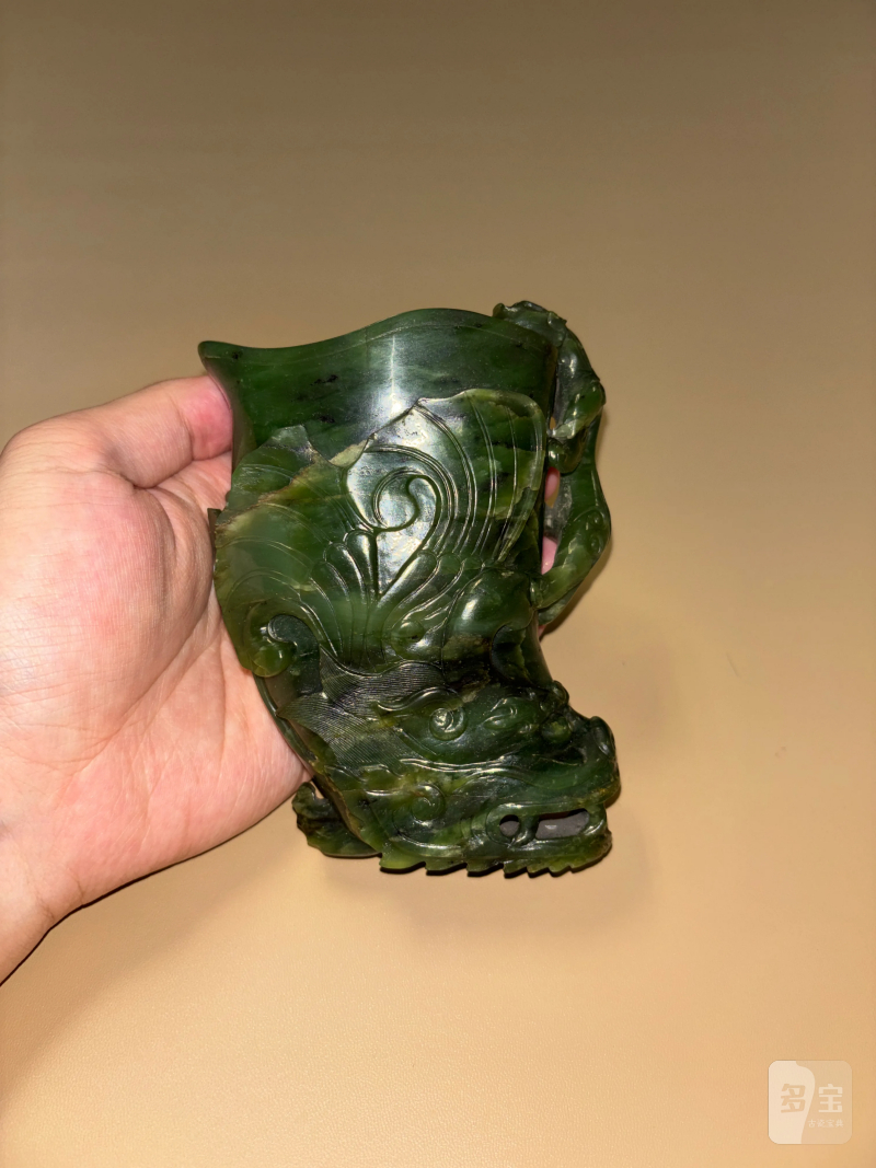 清乾隆 碧玉摩羯觥杯 - 图2